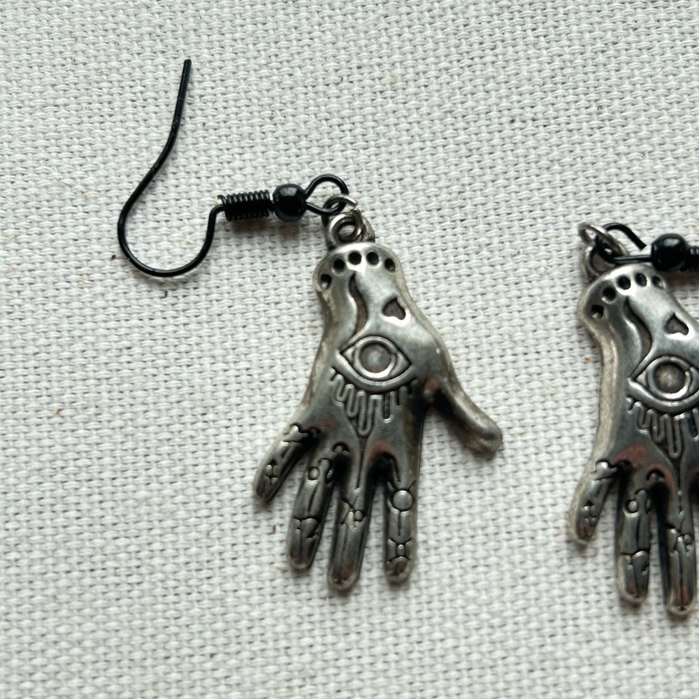 SPOOKY HALLOWEEN DROP 🎃💀🩷 Earrings 2 for 20$!!! - Picture 2 of 4